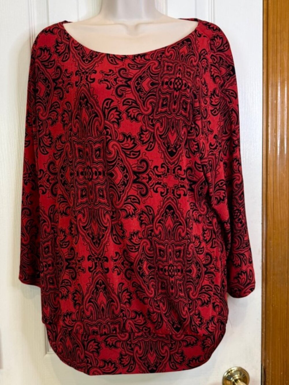 Chico's Travelers Medallion Banded Top, 3/4 Sleeve, in Scarlet Sun, sz med - NWT